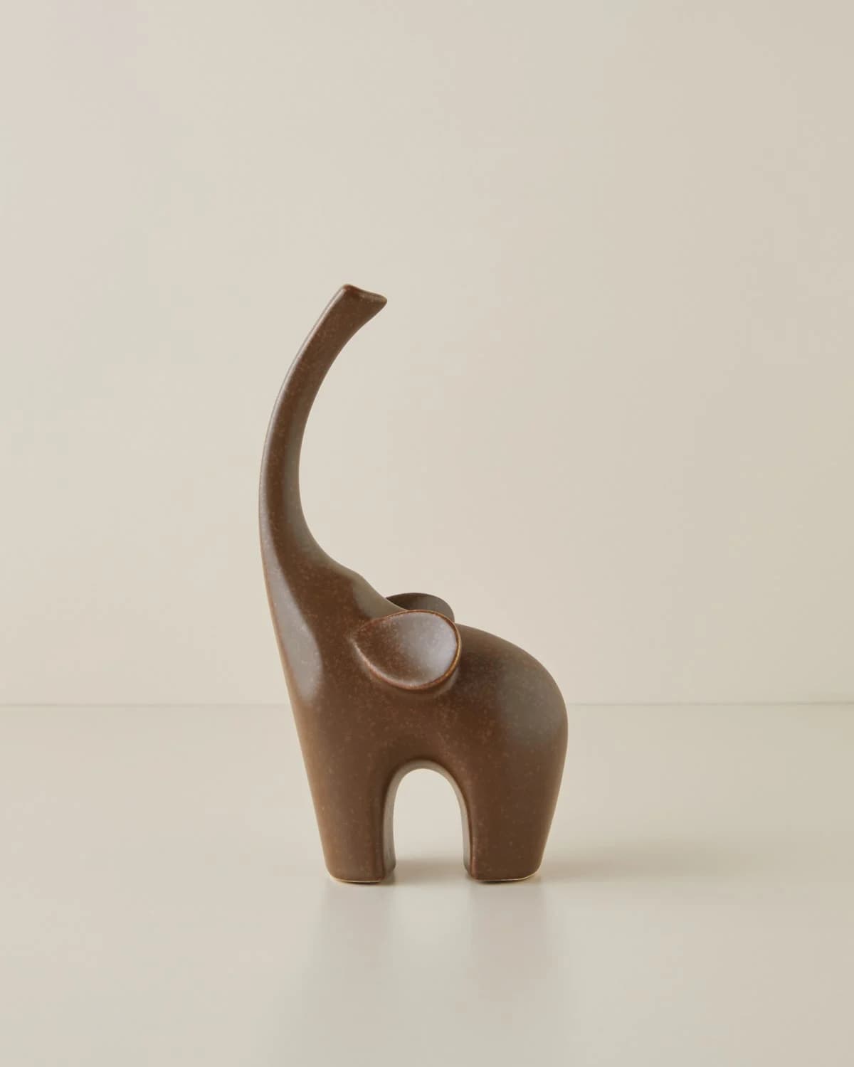 Elefant Dekorativ prej Qeramike – 12 × 23 cm